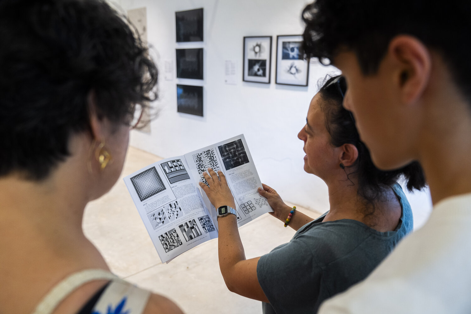 Anna Carreras explaining the idea of the exhibition