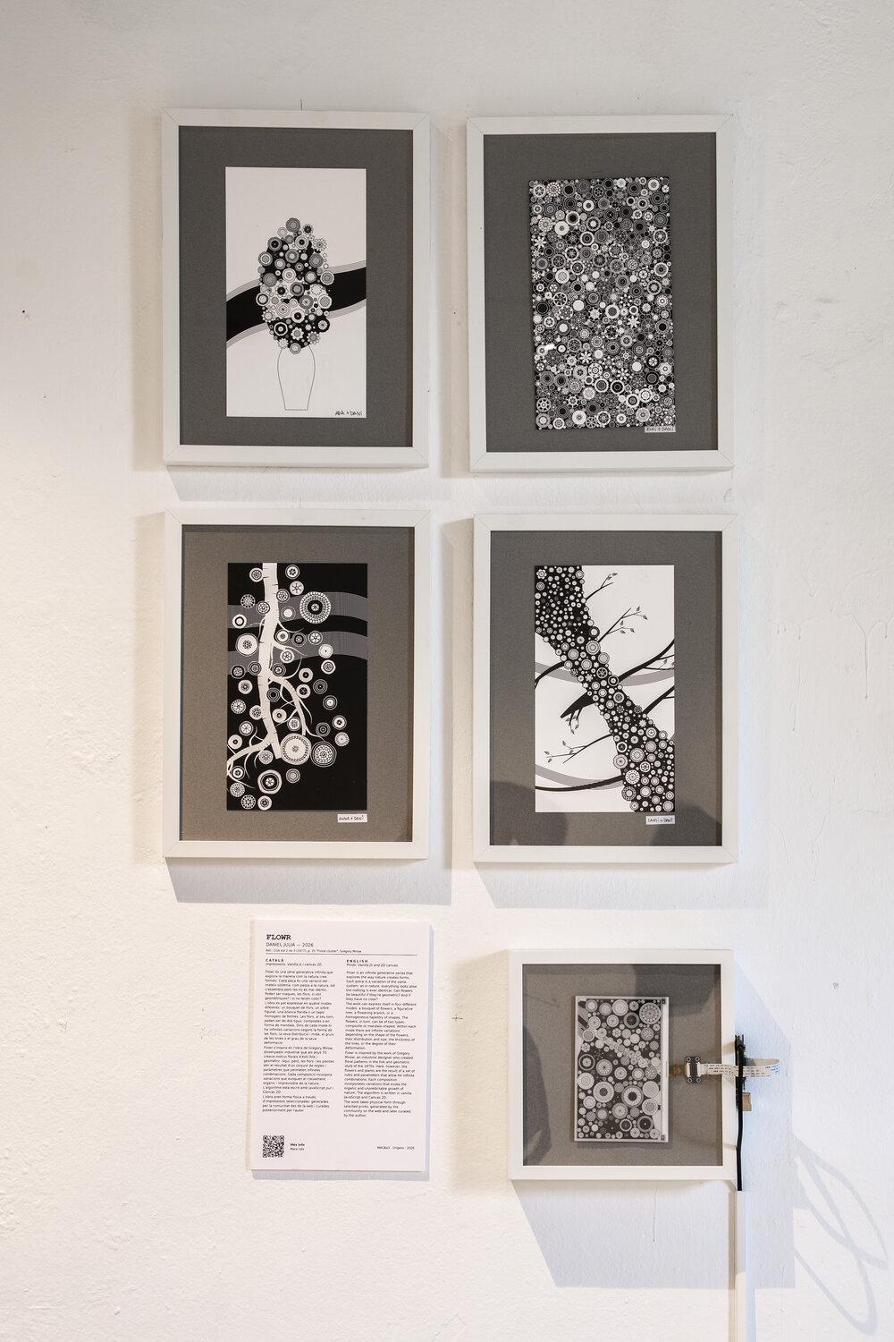 Flowr prints and e-ink screen